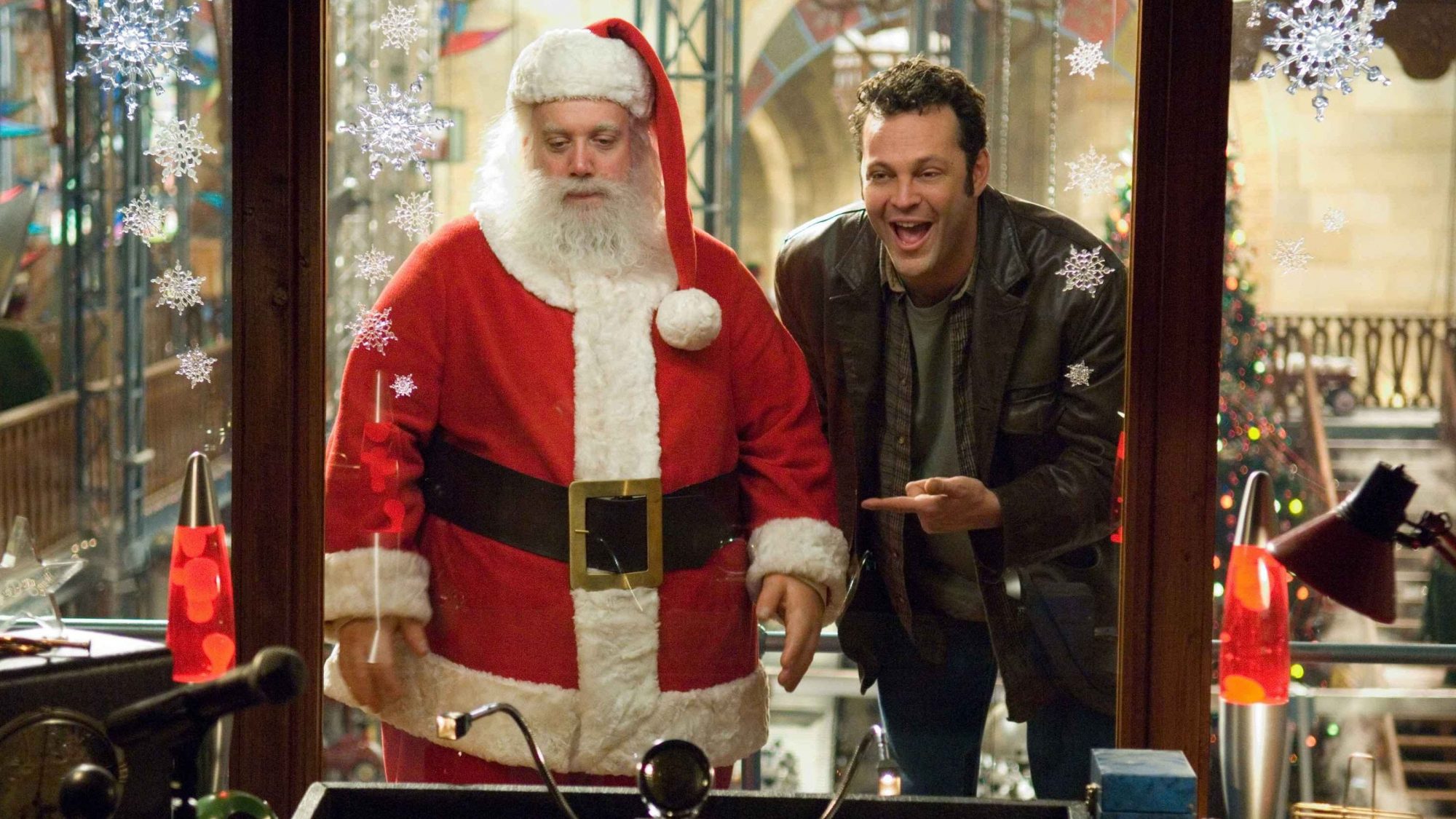 Everything you never noticed about 'Fred Claus' | HelloGiggles