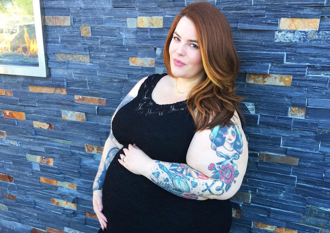 Tess Holliday just posted the endearing baby bump pic on Instagram, and it make you smile | HelloGiggles