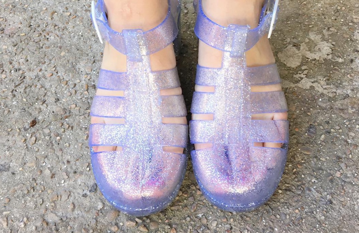 Sekretær Theseus forbedre Jelly sandals are back and here's where to get them | HelloGiggles