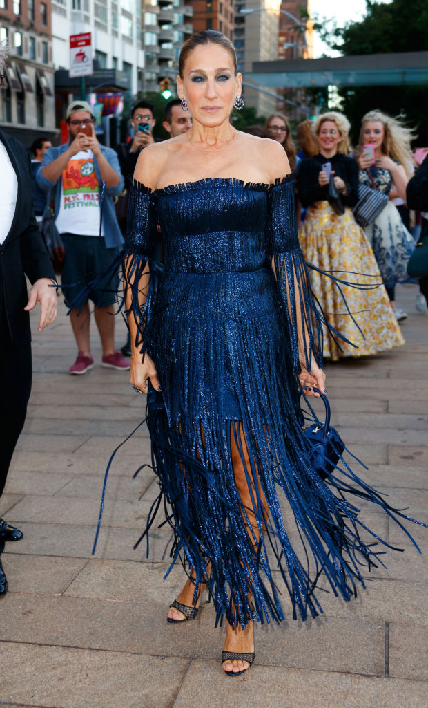 Sarah Jessica Parker's fringe dress might be her most Carrie Bradshaw ...