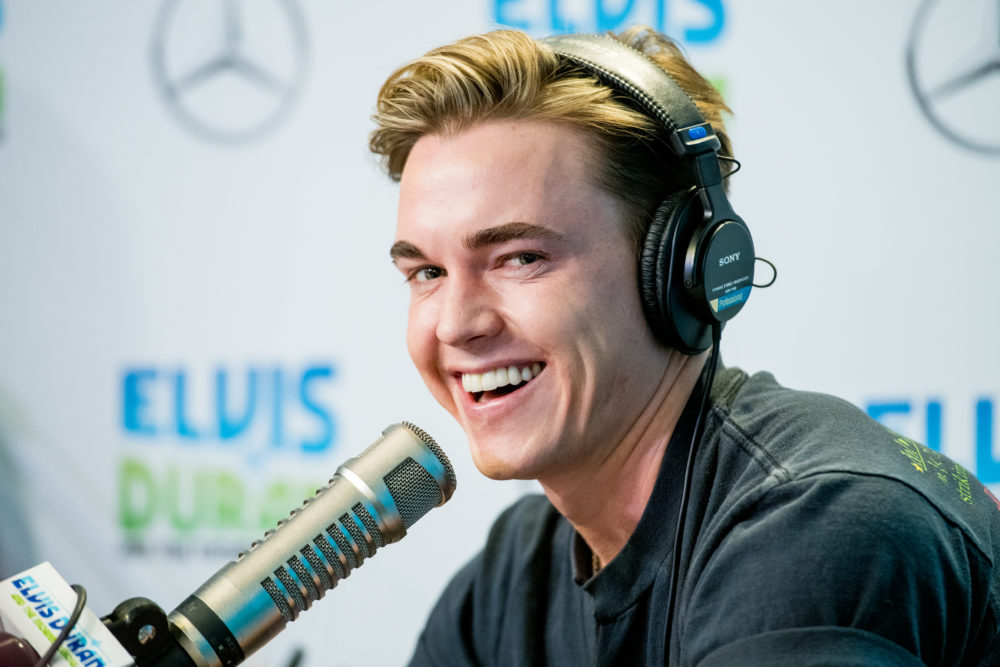 Jesse Mccartney S New Song Will Take You On A Journey Hellogiggles