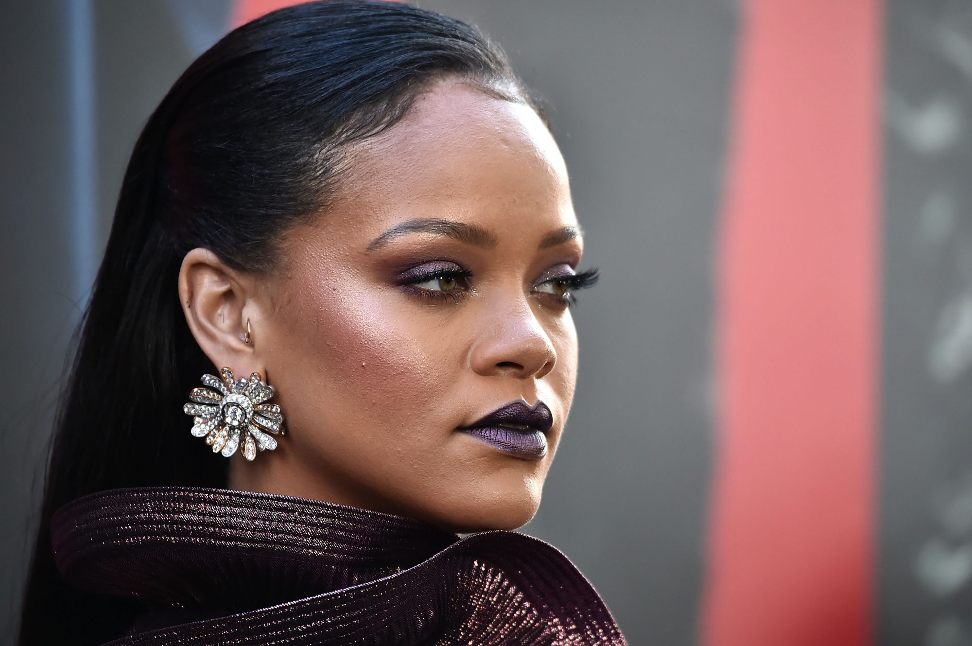 Rihanna Stunned In Purple And Fenty Makeup At The Ocean S 8 Premiere Hellogiggles