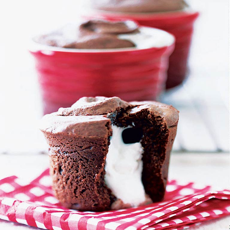 Joe S Molten Marshmallow Chocolate Cakes Recipe Myrecipes