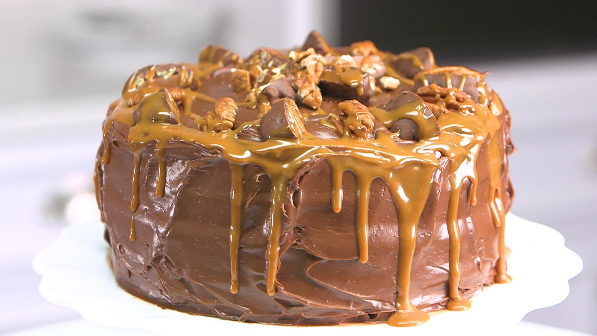 Торт с карамелью рецепт с фото. Caramel Cake. Тортл. Caramel Cake American. Vanilla Pudding Cake with Chocolate Frosting.