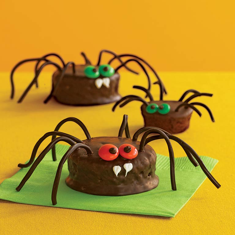 Halloween Spider Cake - The Rebel Chick