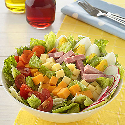 https://static.onecms.io/wp-content/uploads/sites/19/2010/03/30/chefs-salad-ay-x-x.jpg