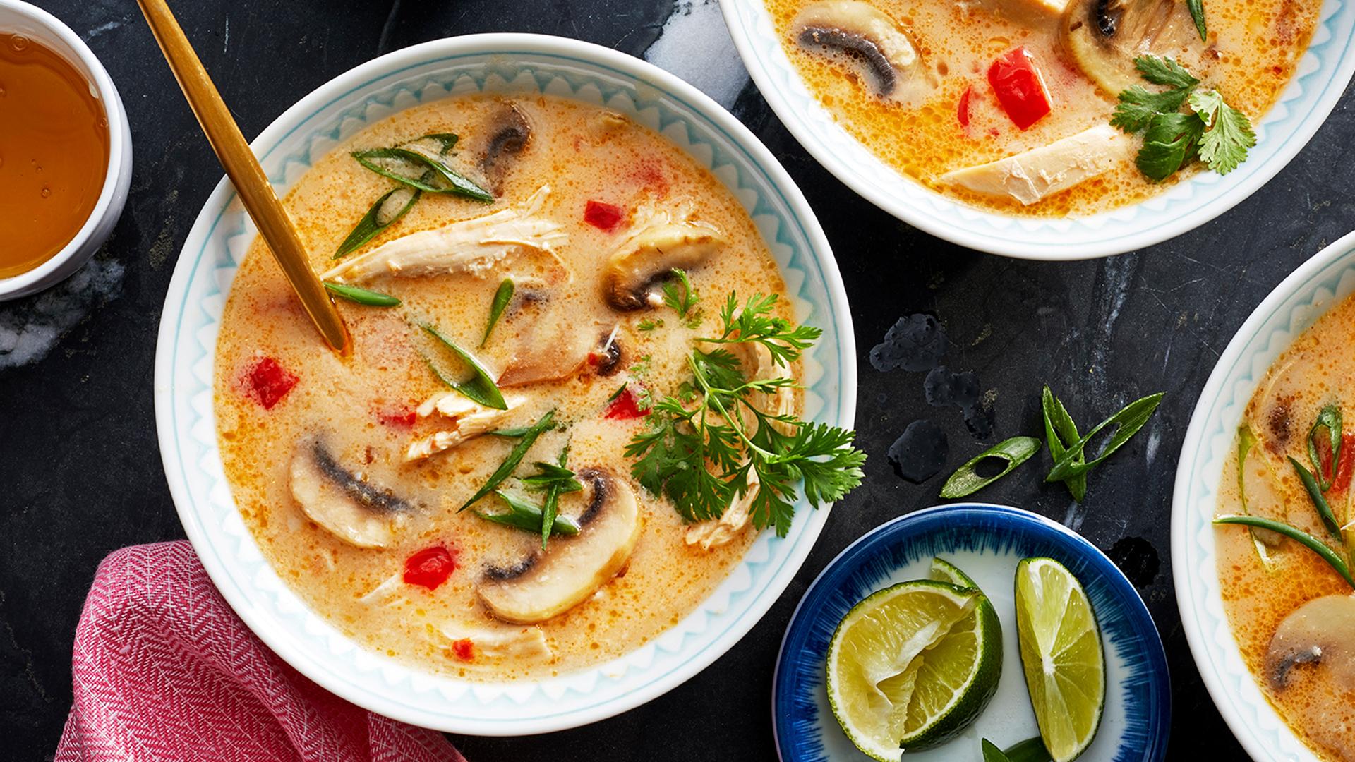 kalv sammenbrud patologisk Spicy Thai Coconut Chicken Soup Recipe | MyRecipes