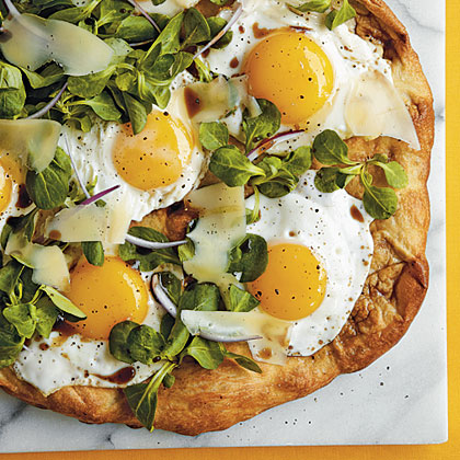 Sunny-Side-Up Eggs Pizza - Healthy Brunch Pizza Recipe