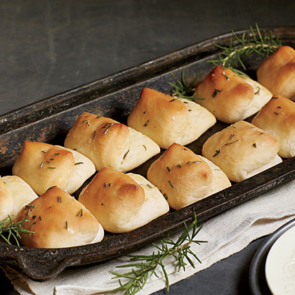 https://static.onecms.io/wp-content/uploads/sites/19/2014/09/29/herbed-potato-flake-rolls-sl-x.jpg