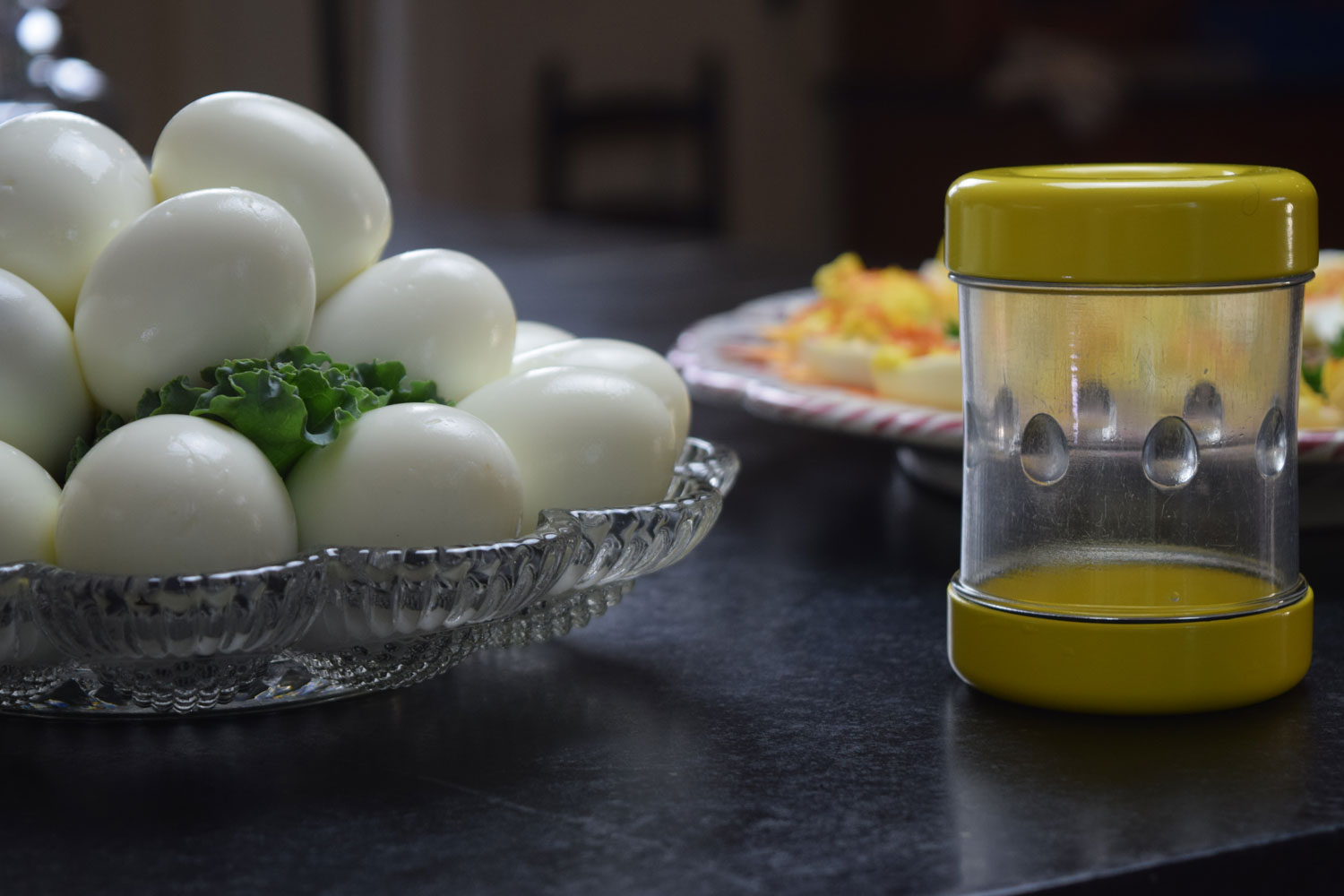 Negg Hard-Boiled Egg Peeler - White 