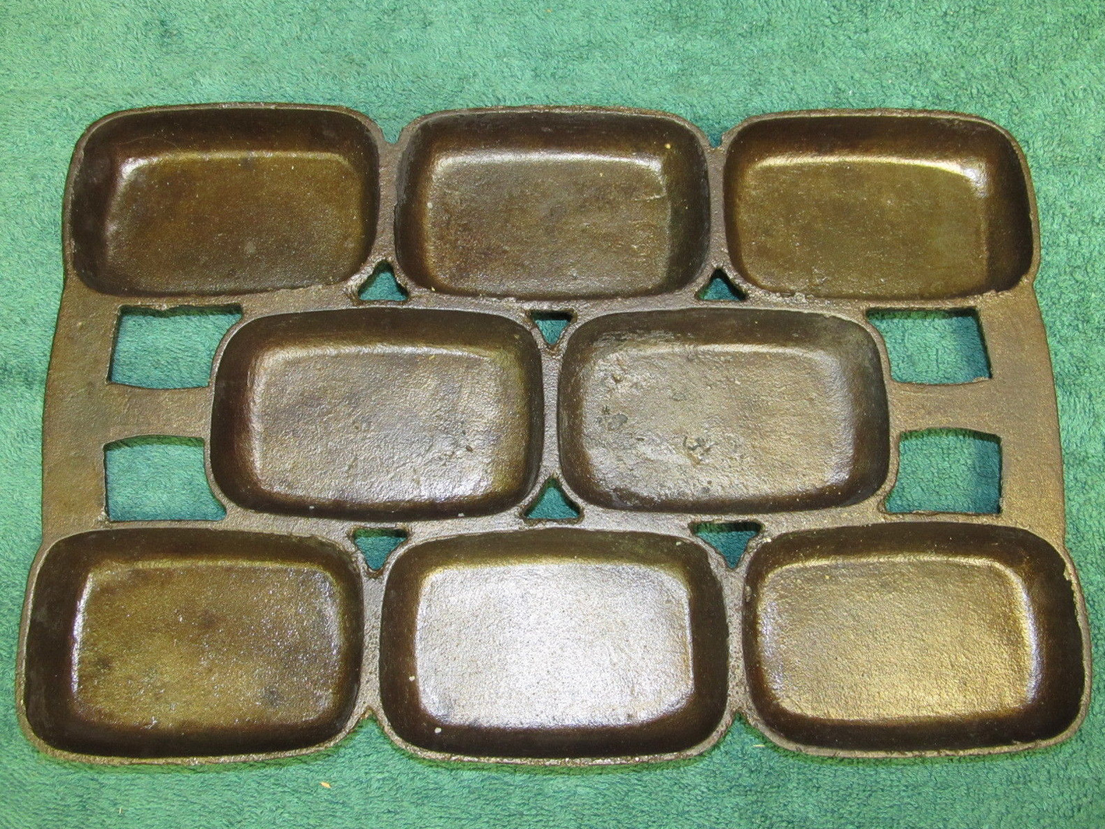 Vintage Cast Iron Biscuit Muffin Gem Pan 