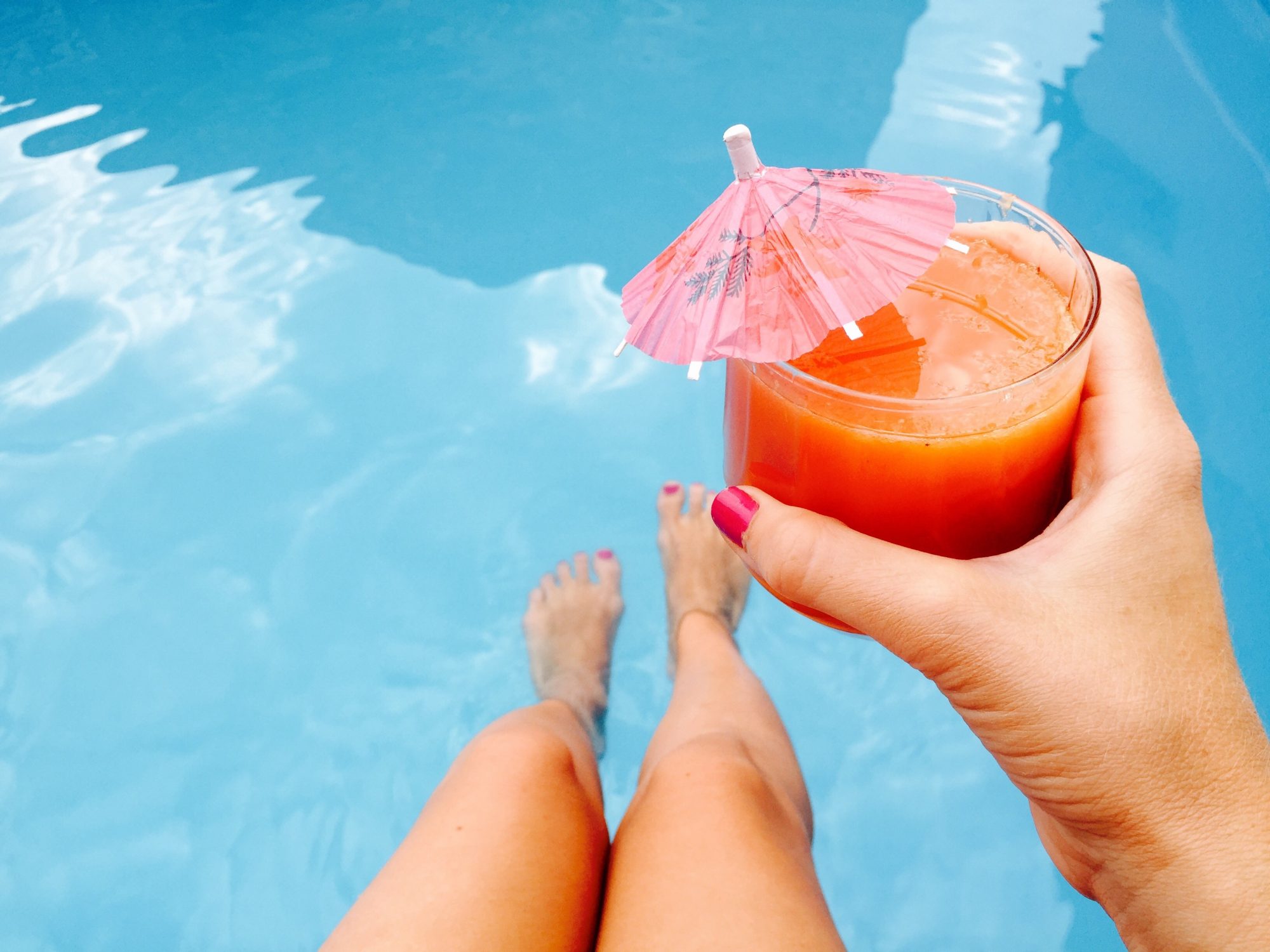 How to Make Easy, Portable Cocktails for the Pool