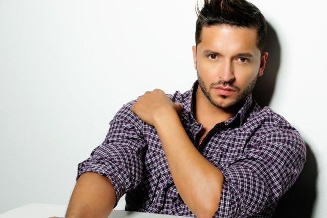 Jai Rodríguez de Queer Eye for the Straight Guy habla sobre lo que significa el VIH para él |  PERSONAS.com