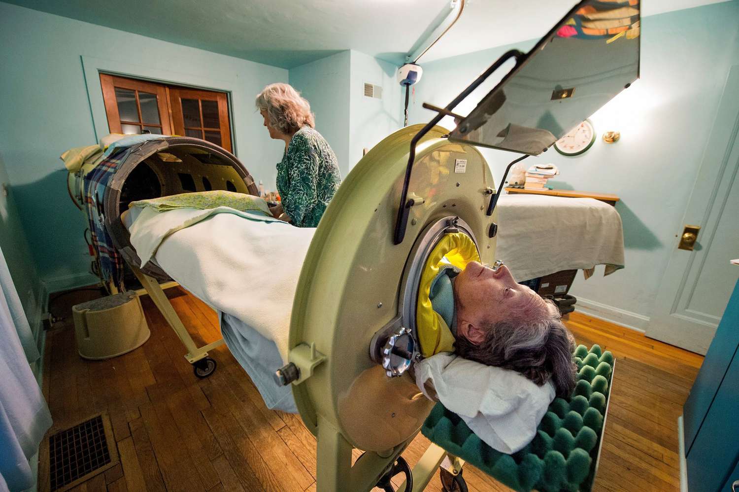 20 Year Old Polio Survivor One of the Last 20 Iron Lung Users ...