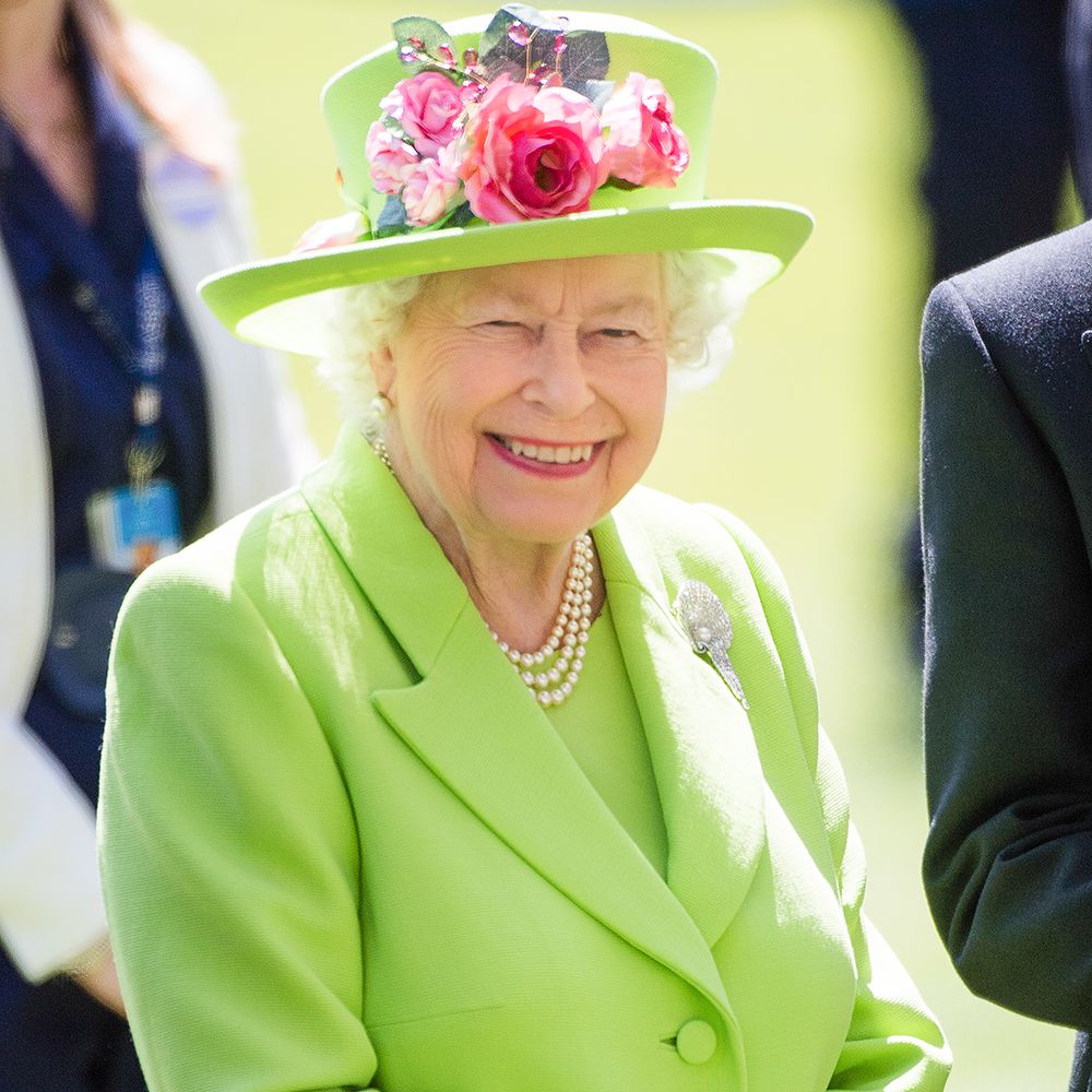 Queen Elizabeth - 45 Of Queen Elizabeth Ii S Best Fashion Moments Vogue ...