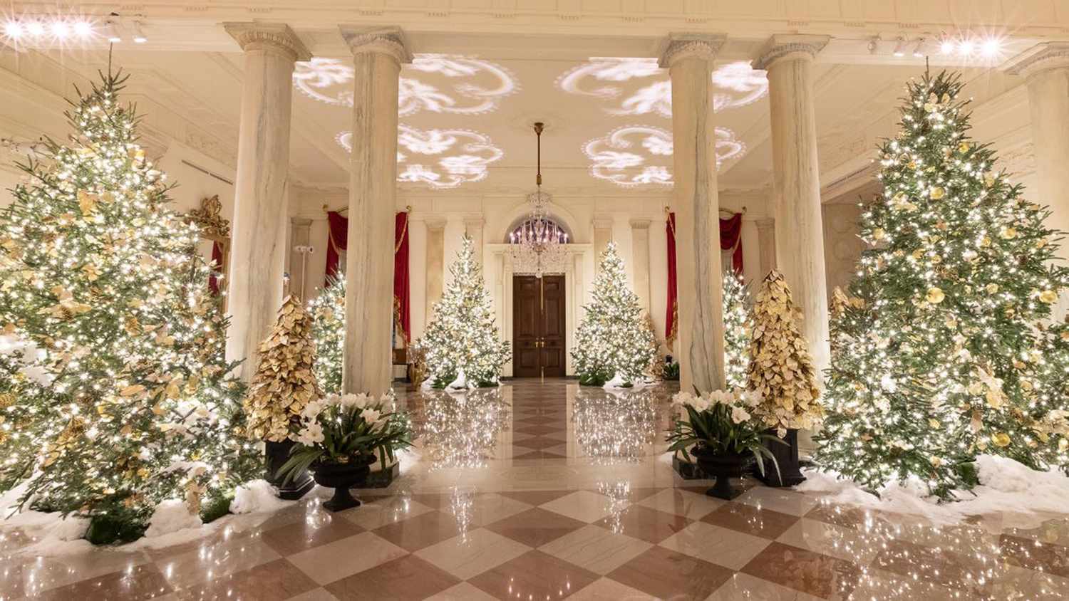 Melania Trump to Decorate White House for Christmas One Last Time | PEOPLE.com