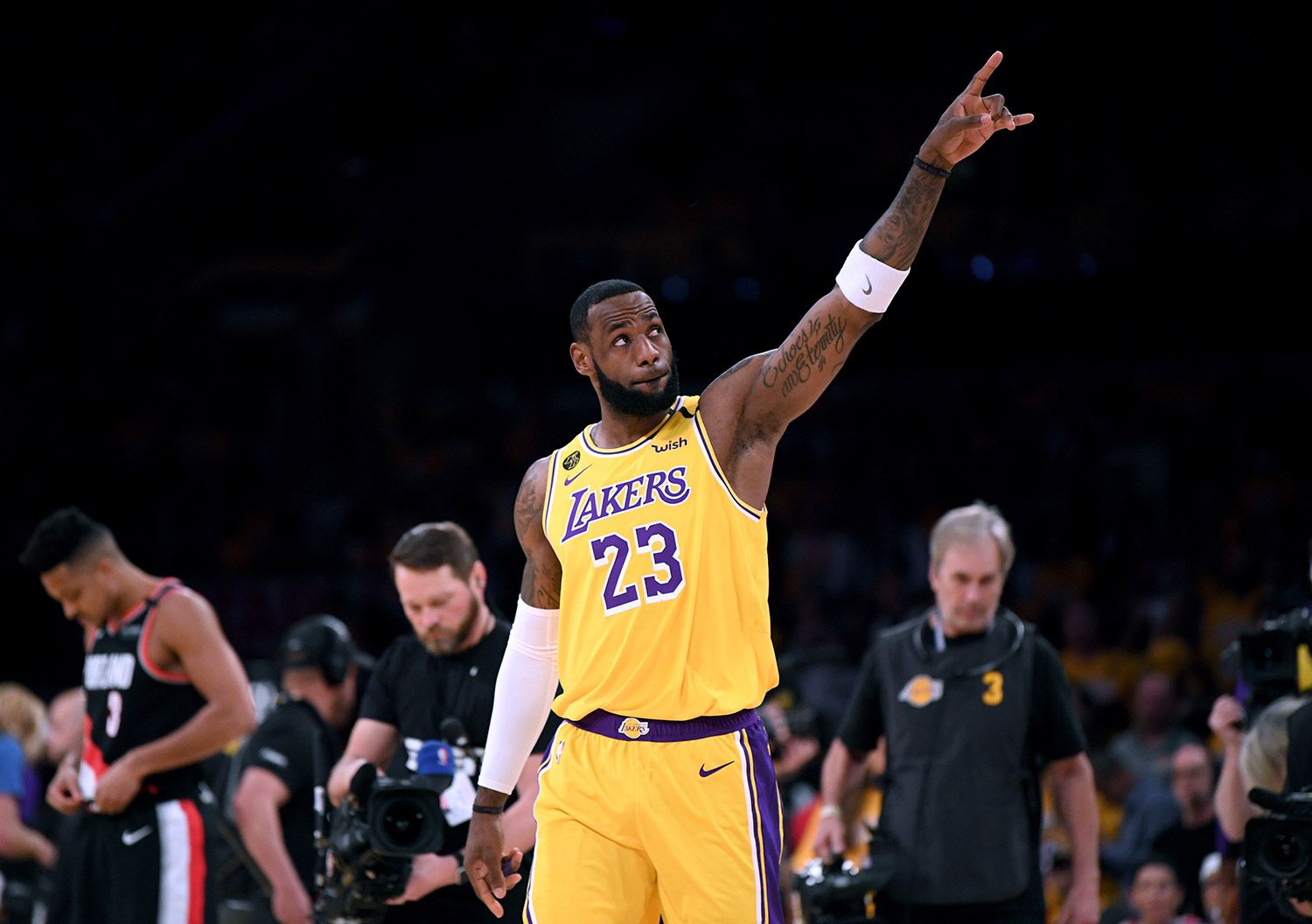 LeBron James Wears Kobe Bryant Tribute 