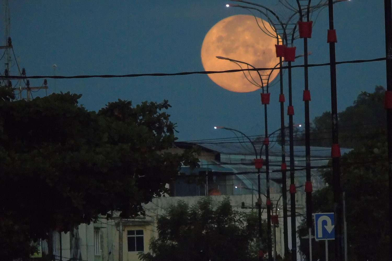 2021 Pink Supermoon: Details About When It Will Appear | PEOPLE.com