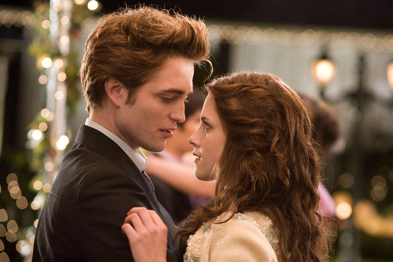 Kristen Stewart on 10 Years Since Last Twilight: 'It's Weird' | PEOPLE.com