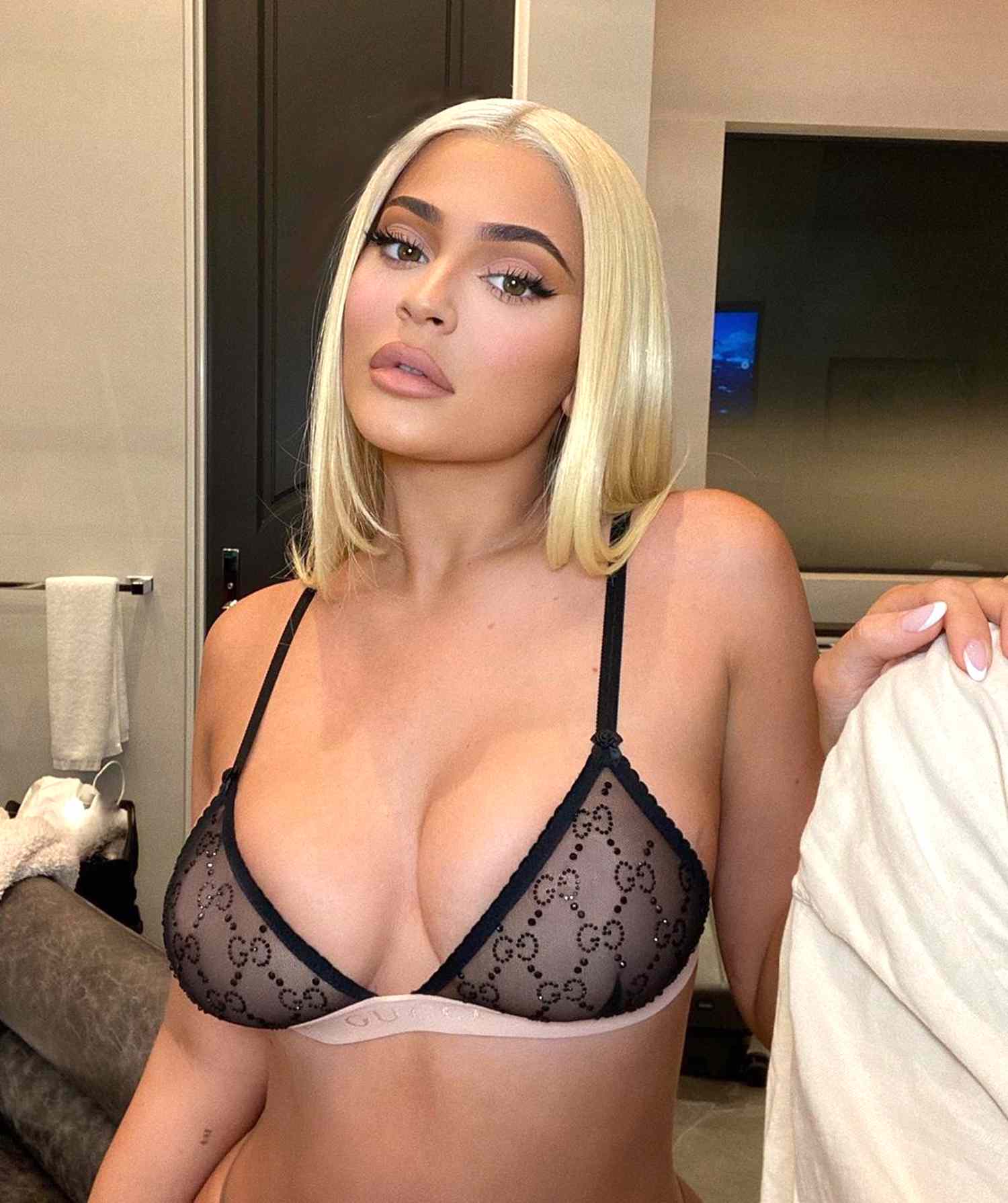 Blonde in lingerie selfie Kylie Jenner Shows Off New Blonde Hair While Modeling Lingerie People Com