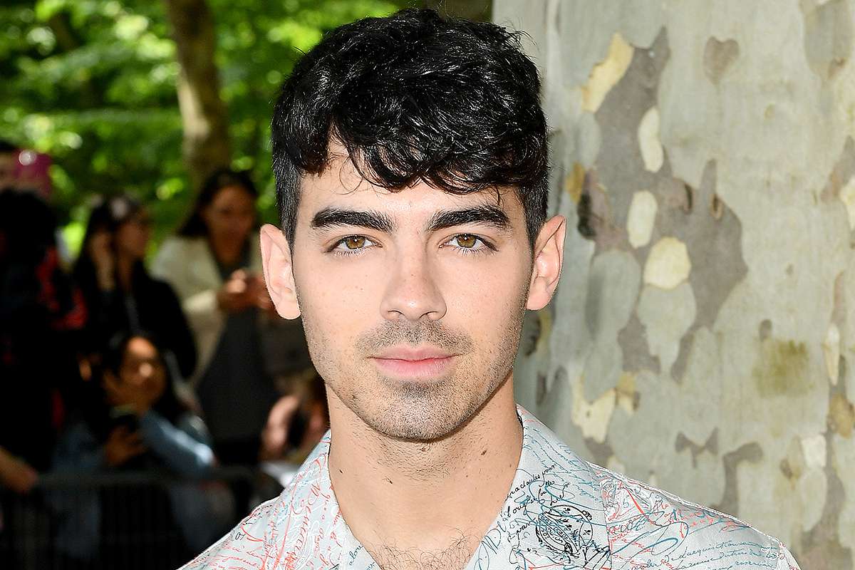 Joe Jonas Wants to Re-Record the Jonas Brothers' First Album | PEOPLE.com