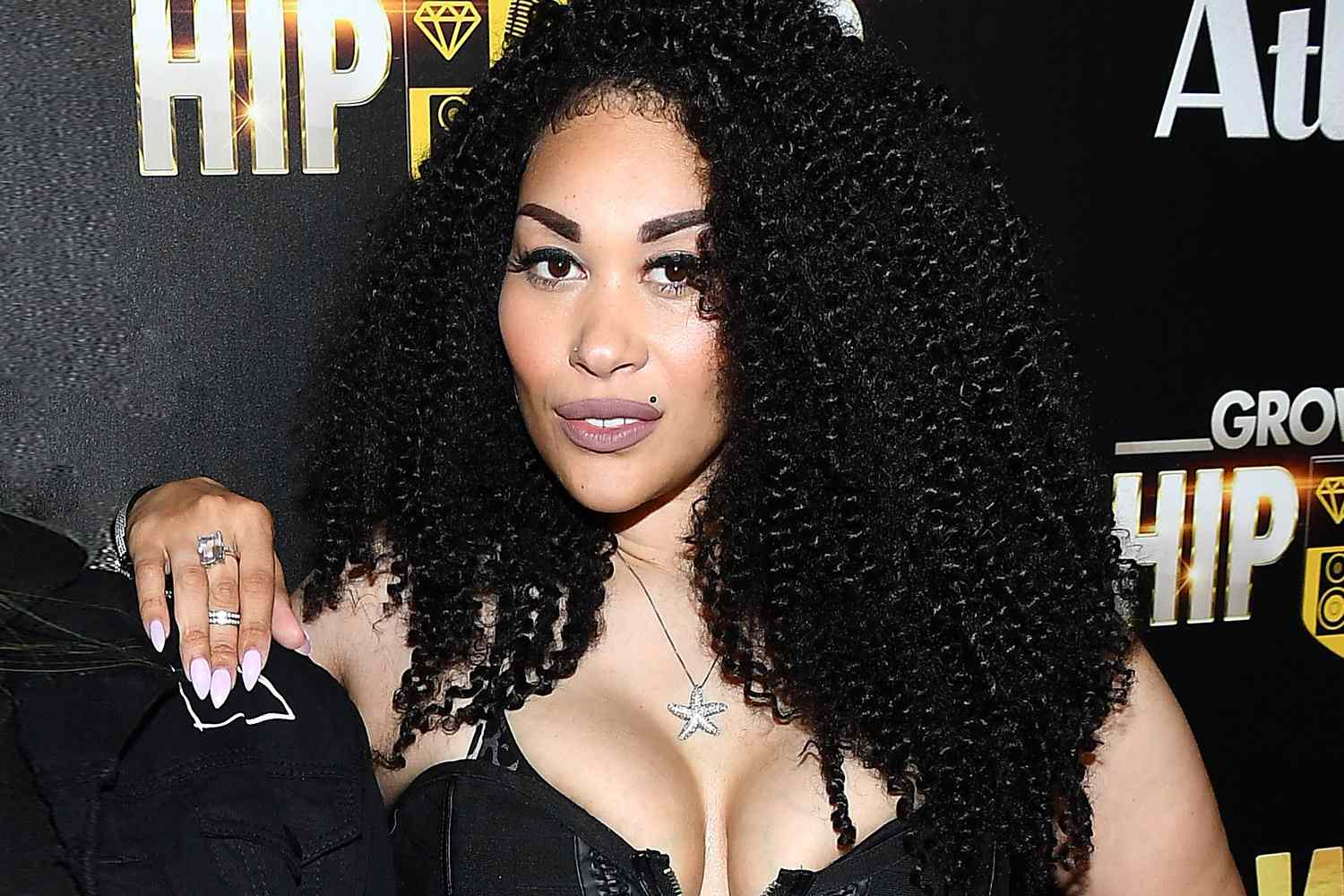 The 41-year old daughter of father Keever Wyatt II and mother Lorna Wyatt Keke Wyatt in 2023 photo. Keke Wyatt earned a  million dollar salary - leaving the net worth at  million in 2023