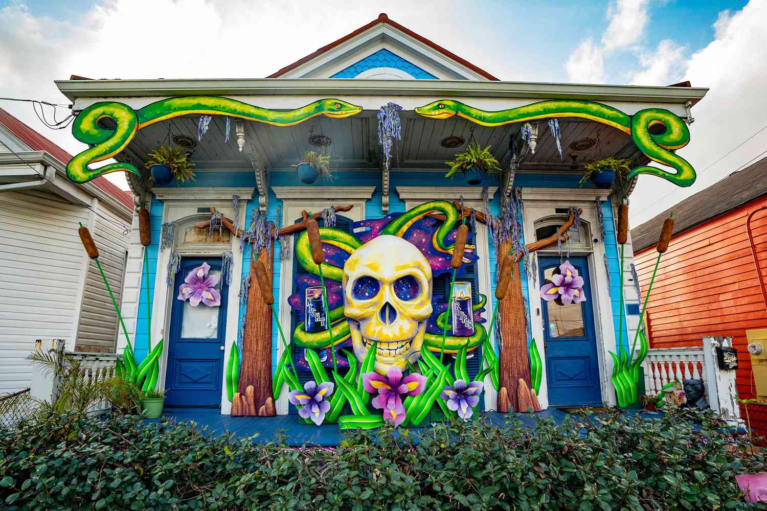 Mardi Gras: New Orleans Locals Turns Homes into 'House Floats' | PEOPLE.com