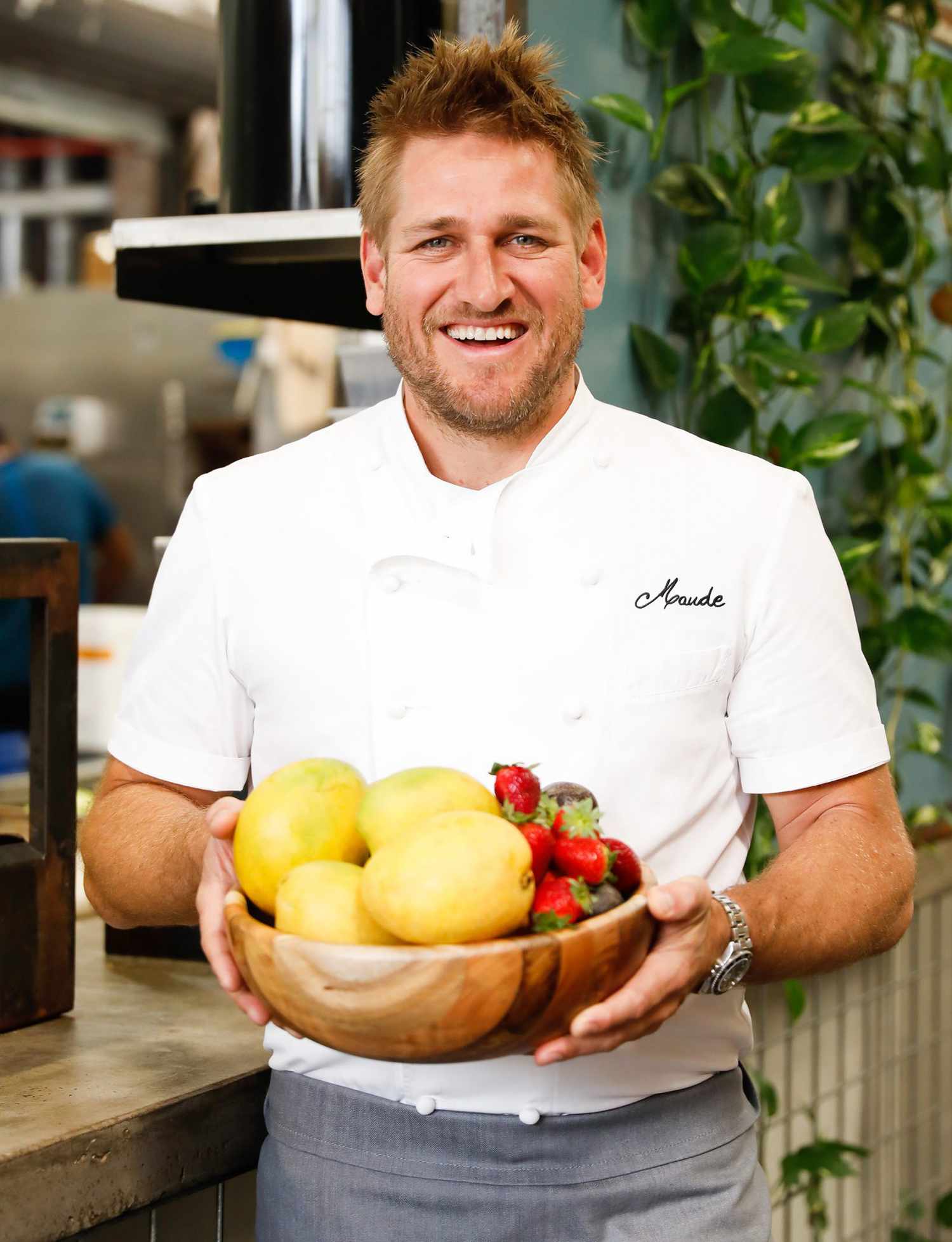 Curtis Stone on Pivoting amid the Pandemic — and Getting More Time at Home:  &#39;The Kids Love It!&#39; | PEOPLE.com