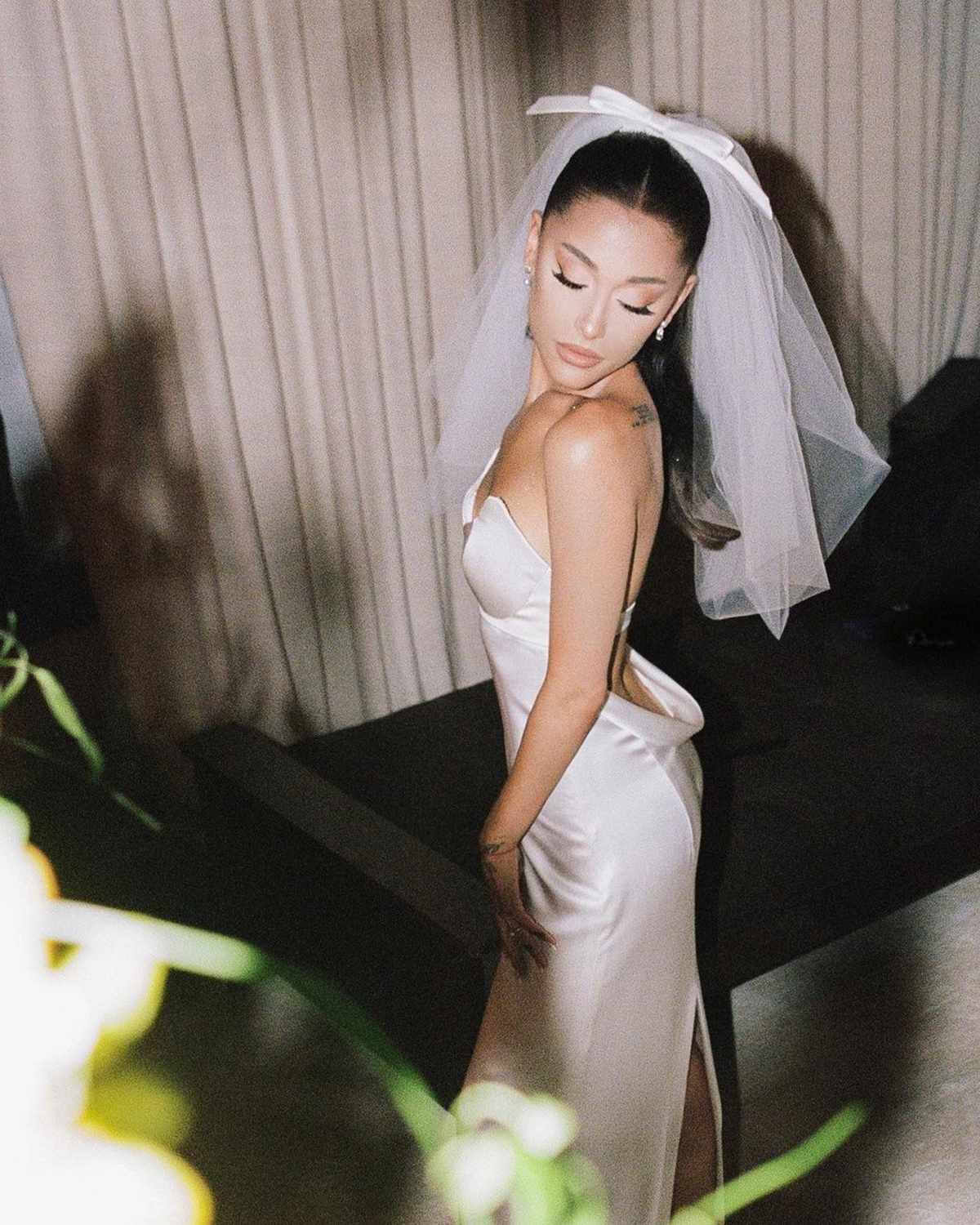 Gets Married in Vera Wang Wedding Dress ...