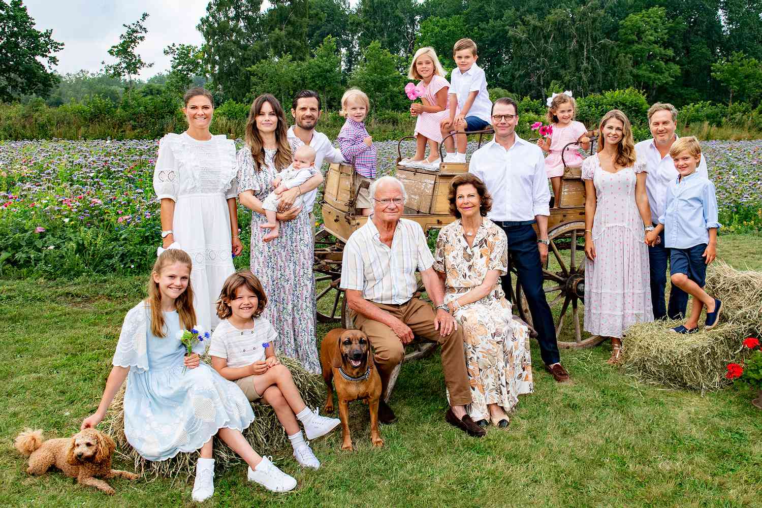 Swedish Royal Family Gathers for Summer Family Portrait | PEOPLE.com
