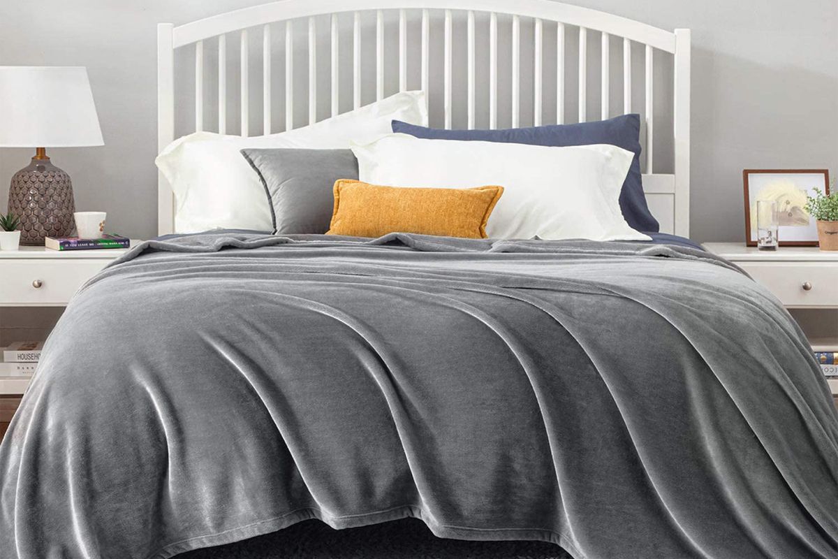 Bed Blanket Soft Lightweight Plush Fuzzy Cozy Luxury Microfiber 90x90 inches Bedsure Fleece Blanket Queen Blanket Black