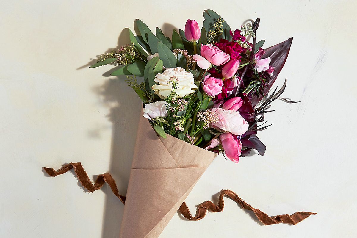 15 Best Online Flower Delivery Services 2022.