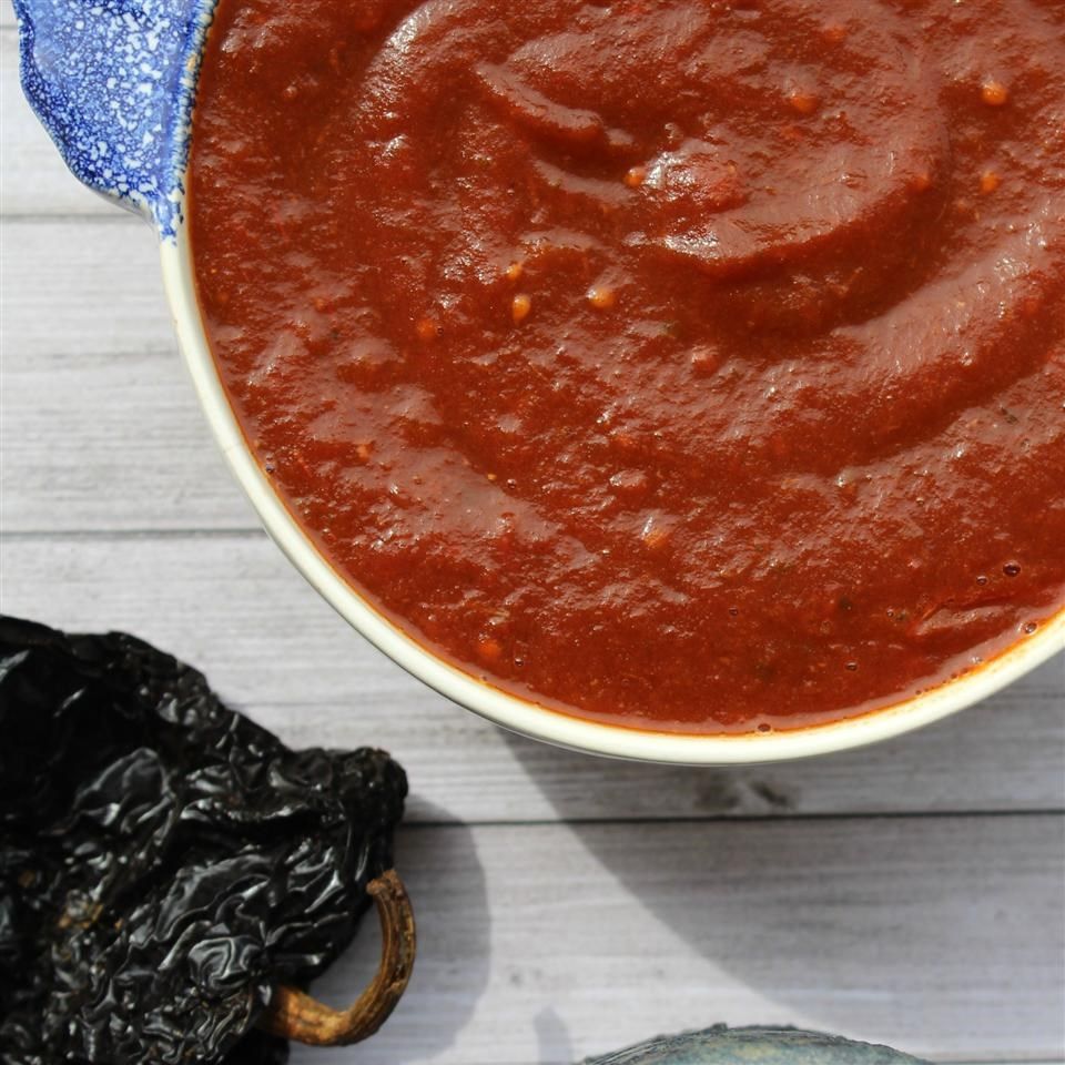 Salsa de chile pasilla con jitomate y tomatillo | People en Español