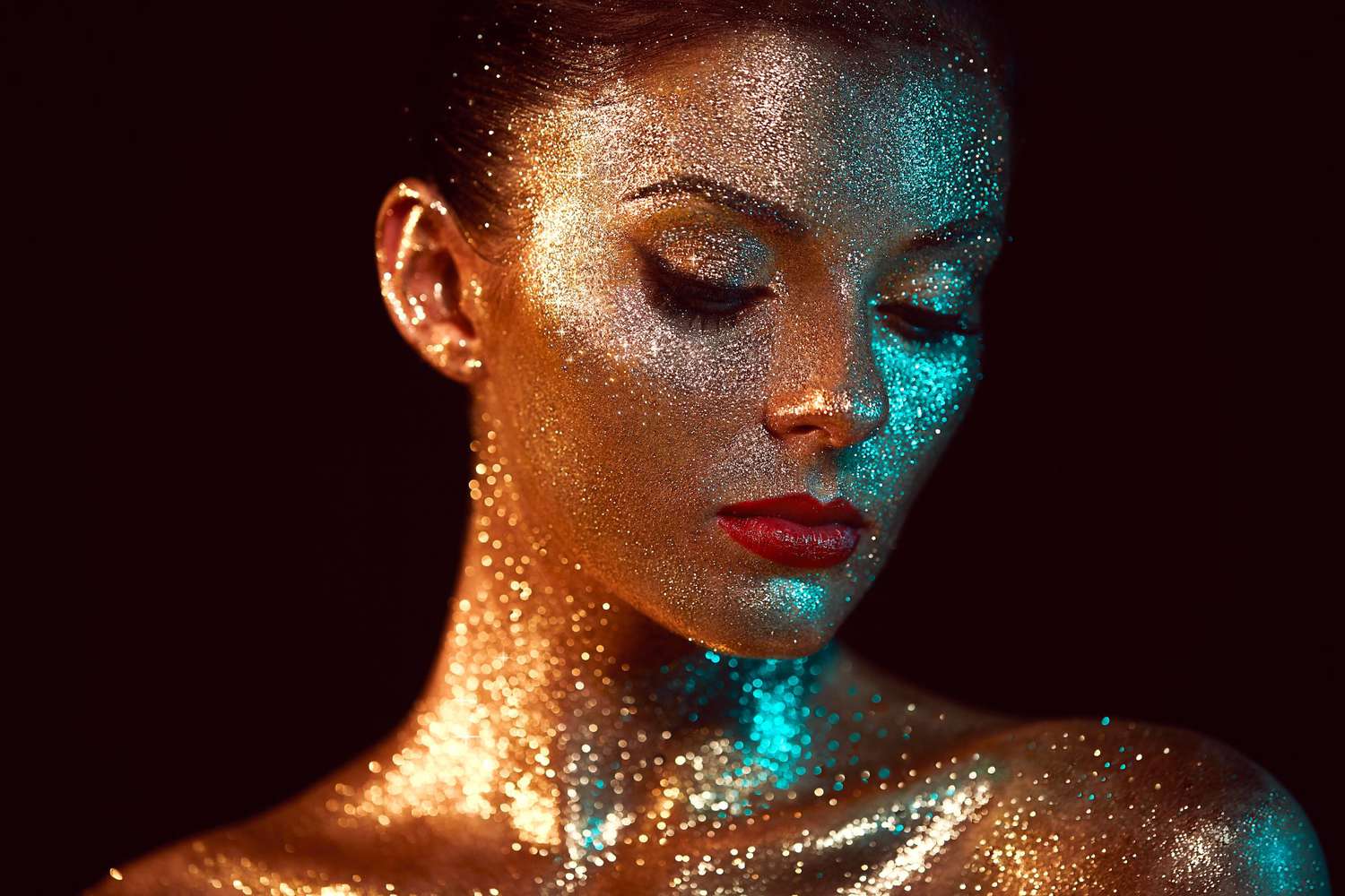 Sparkle and Shine! All the Makeup You Need for Your Holiday Glam