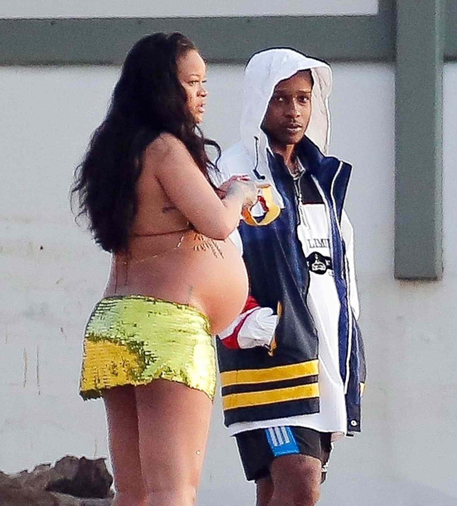 fotografía enfocar Búsqueda Rihanna luce su embarazo en bikini y ASAP Rocky reaparece | People en  Español