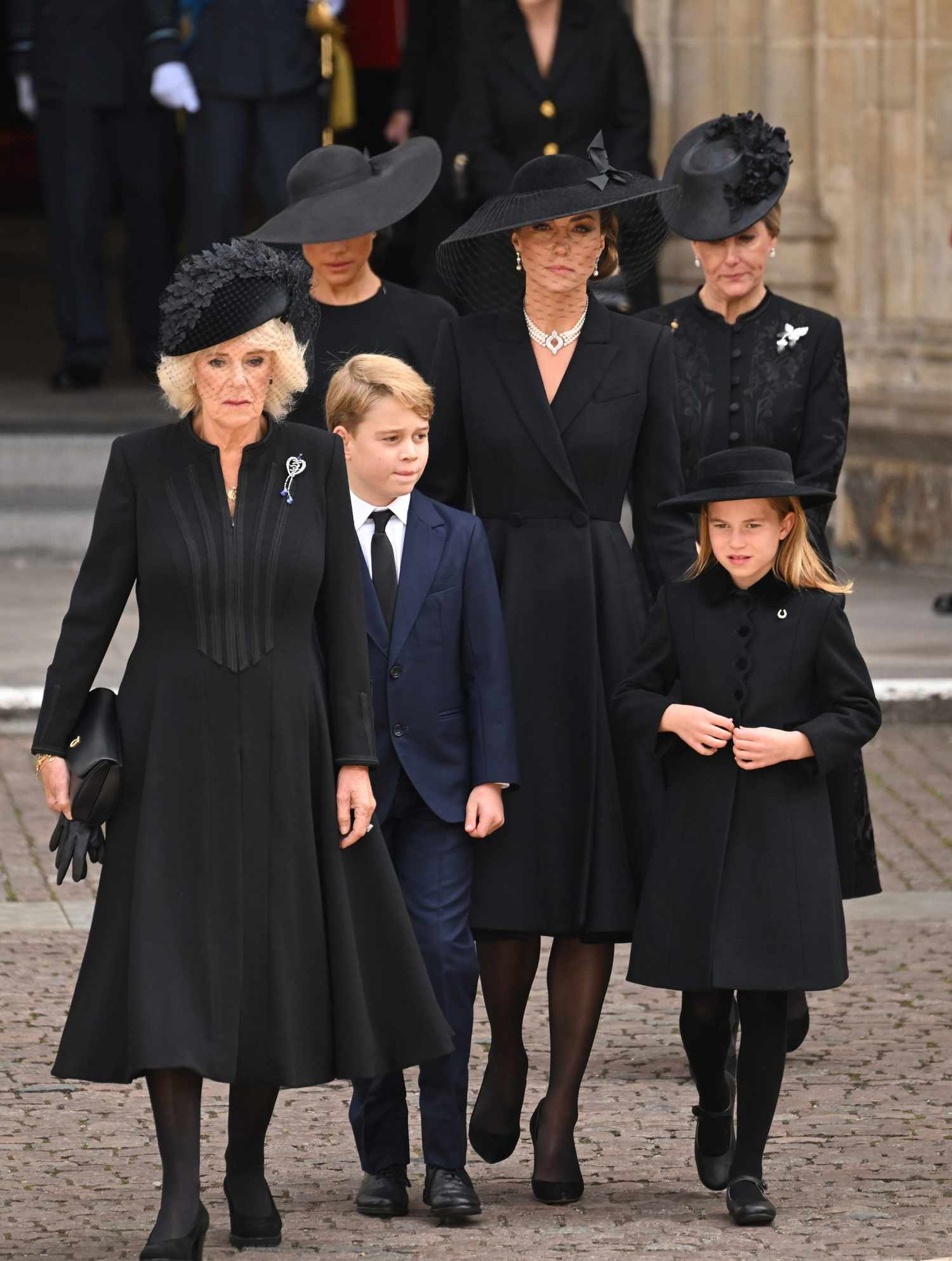 Joyas y estilo de la realeza en el funeral de Isabel II 2022 | People en  Español