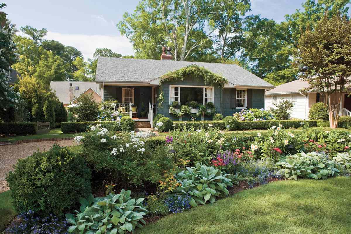 10 Best Landscaping Ideas Southern Living, How To Landscape Your Backyard