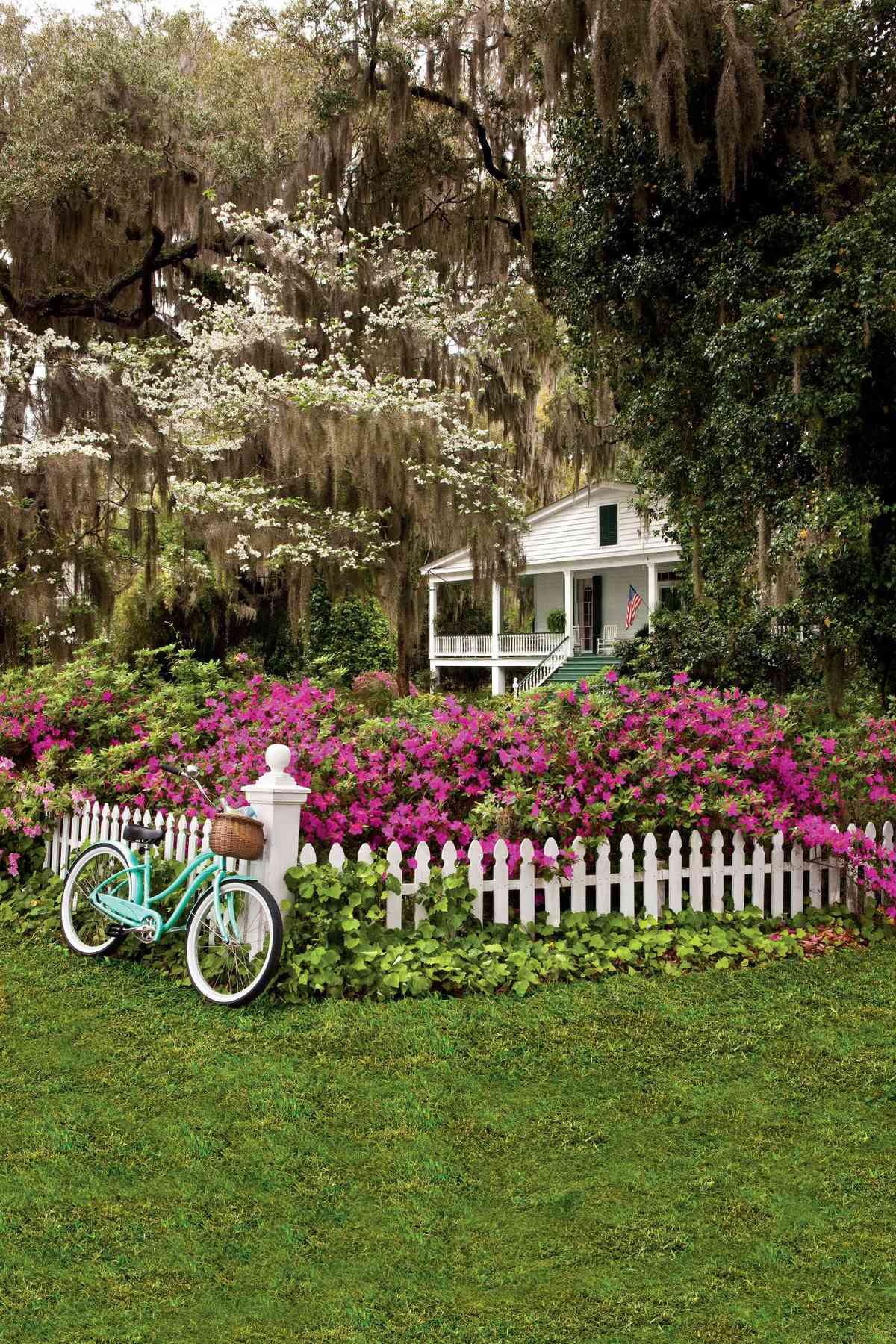 20 Gardens That Have Us Itching for Spring   Southern Living