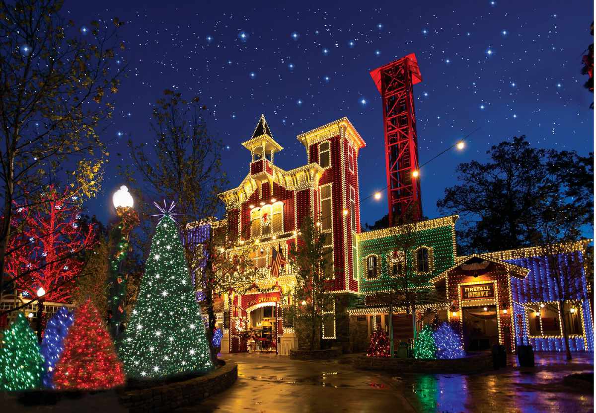 18%20Reasons%20Why%20You%20Need%20to%20Visit%20Branson&#39;s%20Christmas%20Wonderland%20|%20Southern%20%20Living
