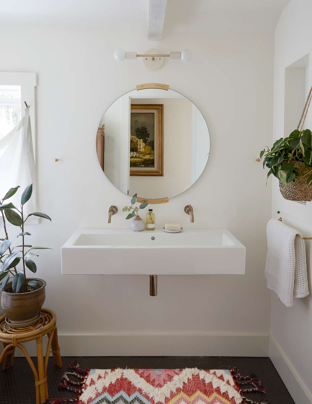 6 Bathroom Paint Colors We Re Loving In, How To Paint A Bathtub White