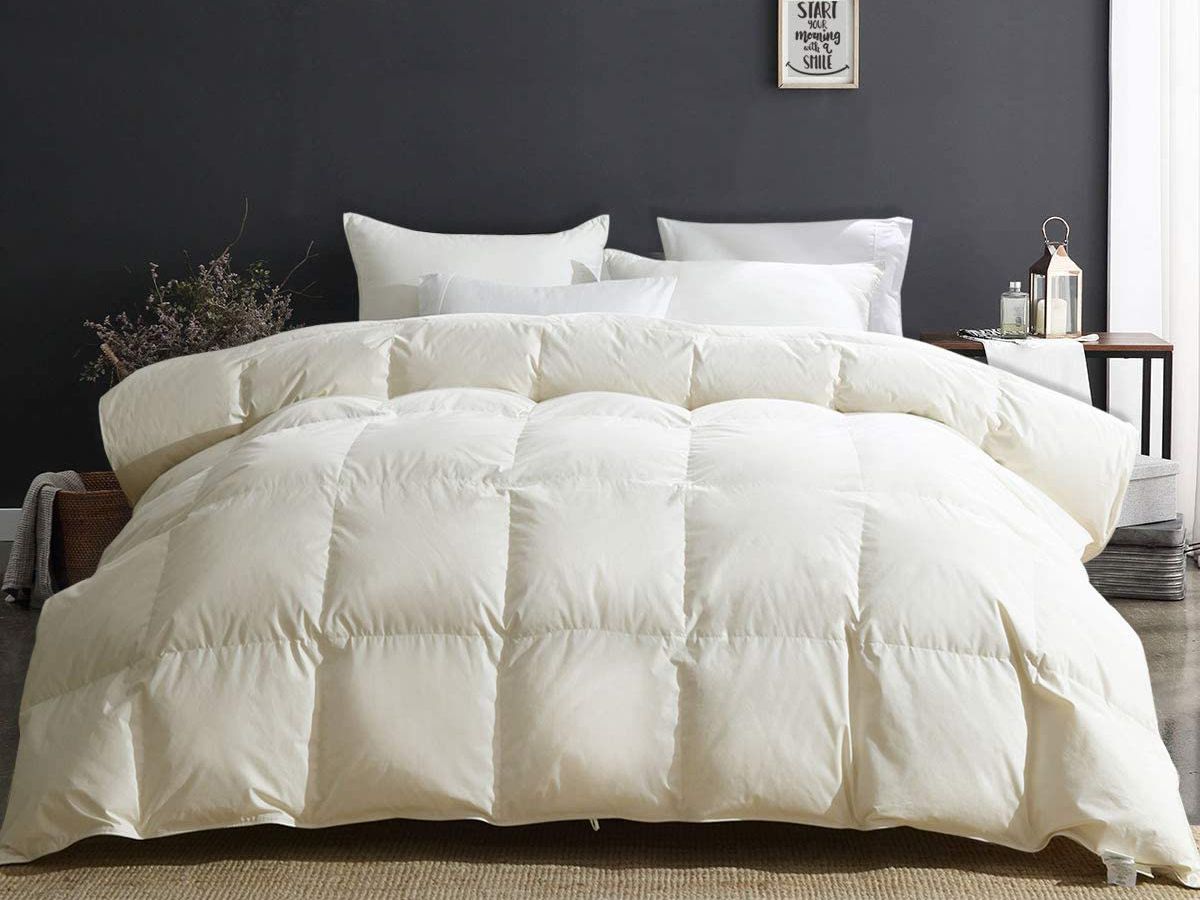 Superior King Navy Classic Hypoallergenic Down Alternative Poly Fill Comforter 