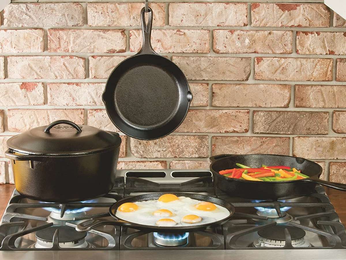 Cast Iron Dutch Oven with Dual Handle Pre-Seasoned Pot Lid Kitchen Cookware 2 Qt 