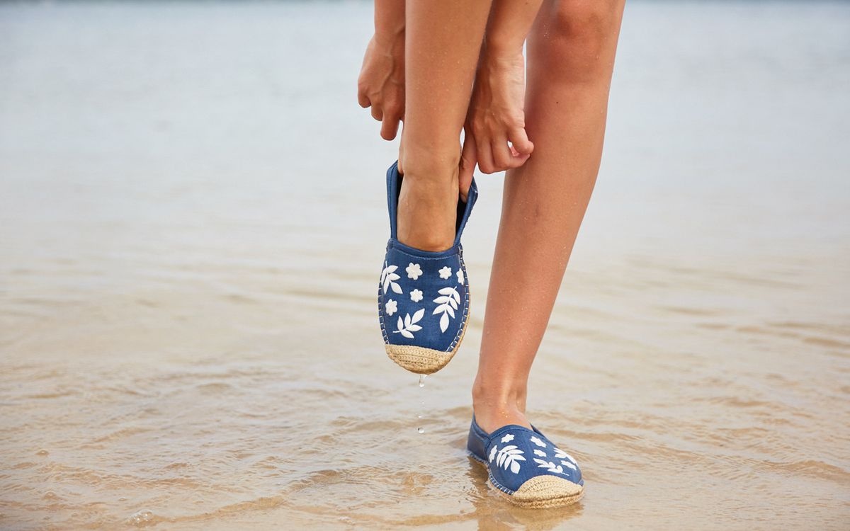 form ekstremt afspejle These Chic Espadrilles Are Secretly Water Shoes | Travel + Leisure