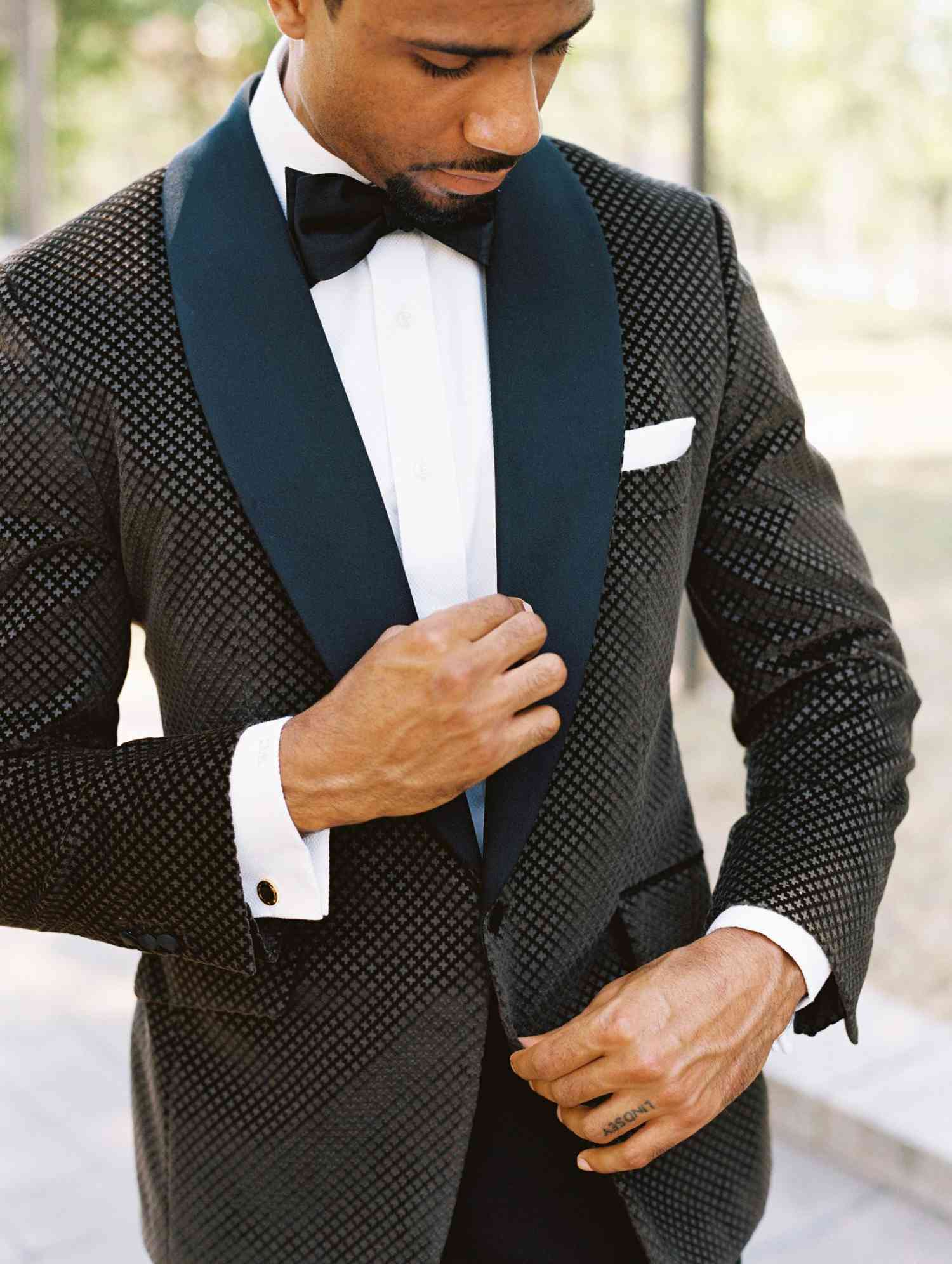 Black Velvet Gold Lace Appliques Tuxedos Mens Prom Wedding Dinner Party Blazer 