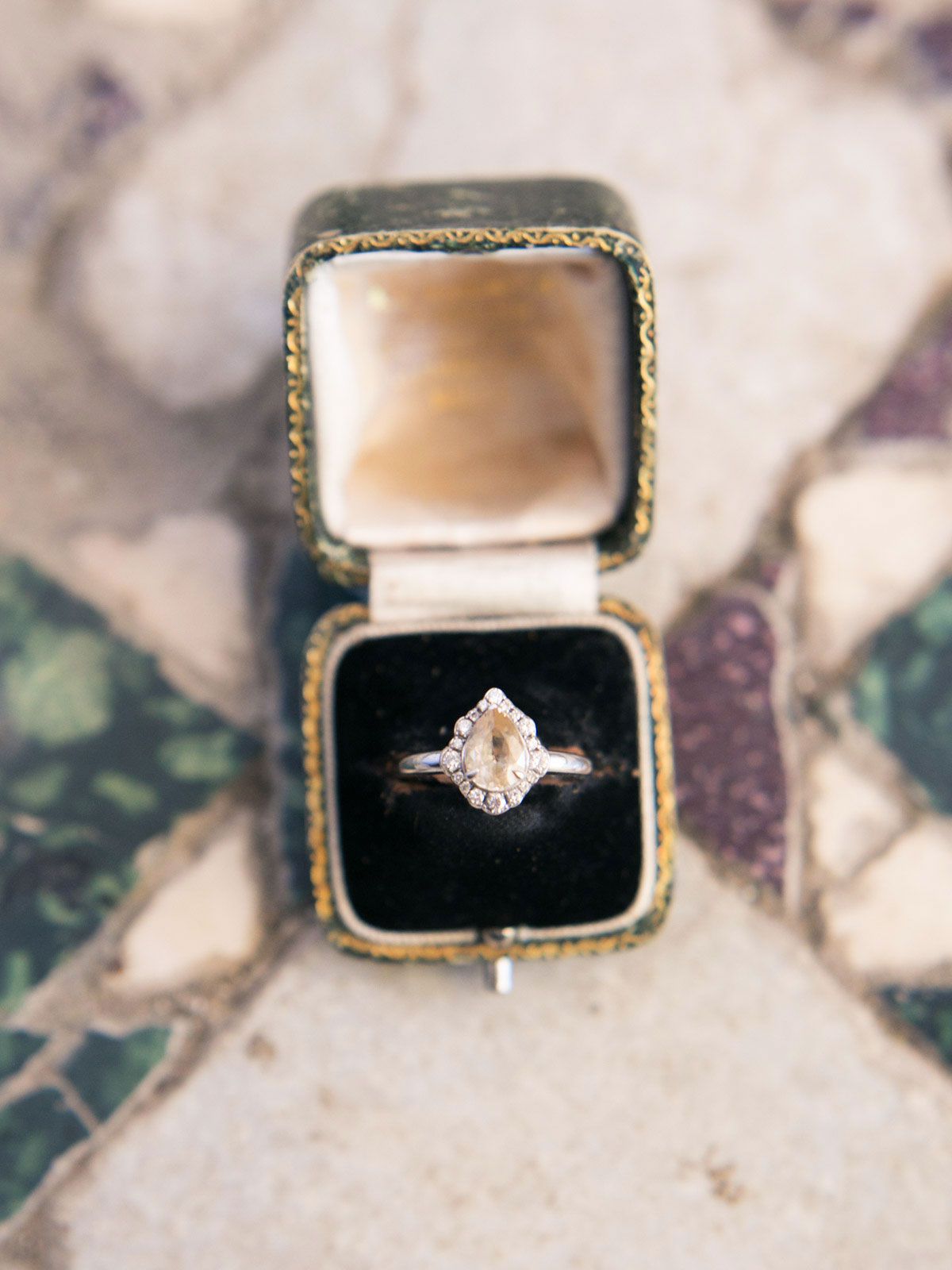 Onverbiddelijk weggooien Encommium 12 New Engagement Ring Designers to Know Now | Martha Stewart