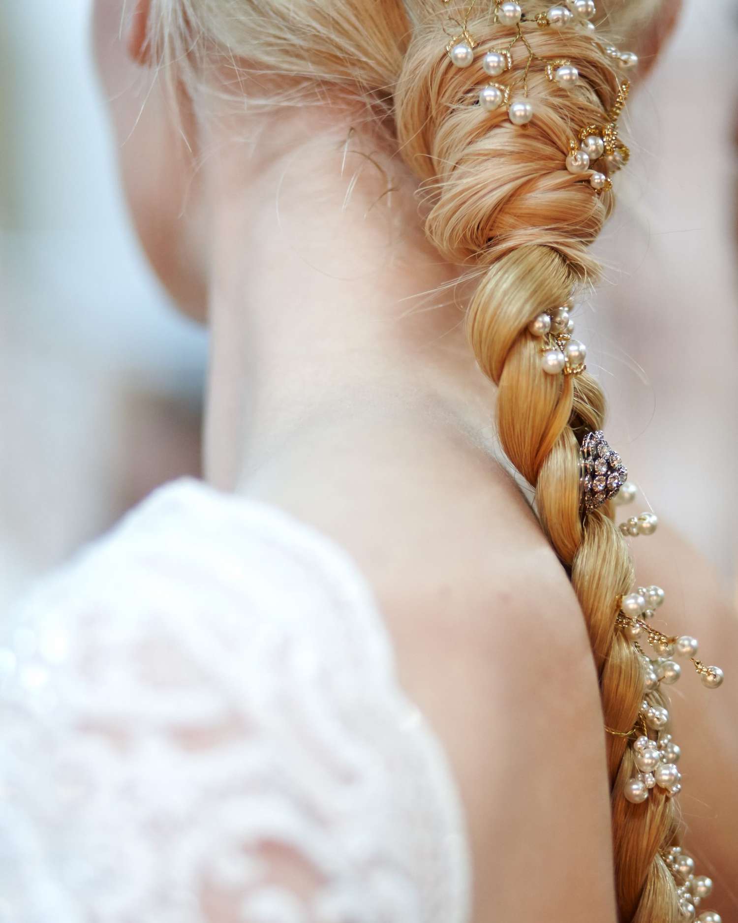 Wedding Hairstyles for Bows, Buds, Tiaras, and More From the Spring 2016  Bridal Shows | Martha Stewart