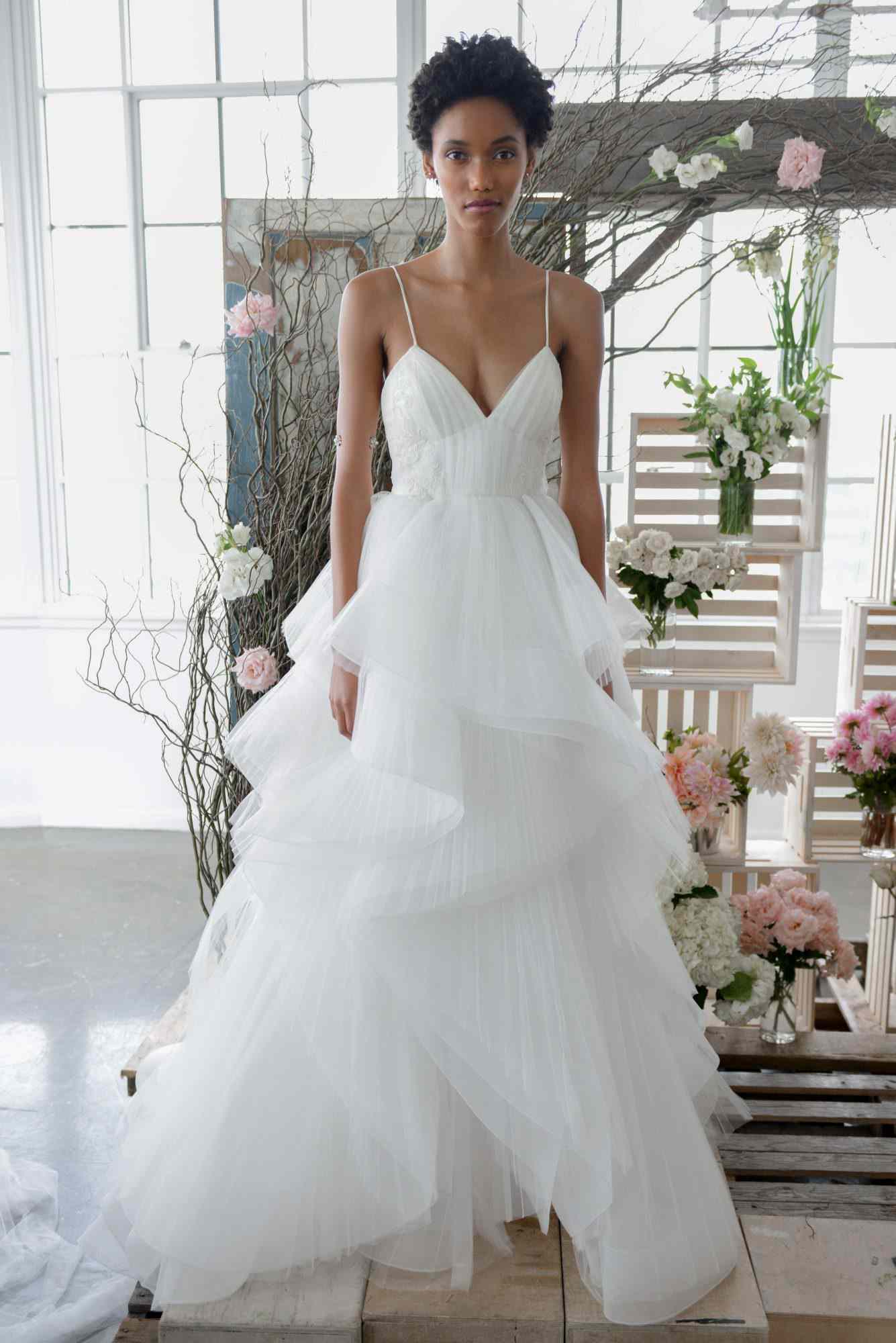 Tiered Skirts Lace A Line Wedding Dresses Backless  Sleeveless Bridal Gown 