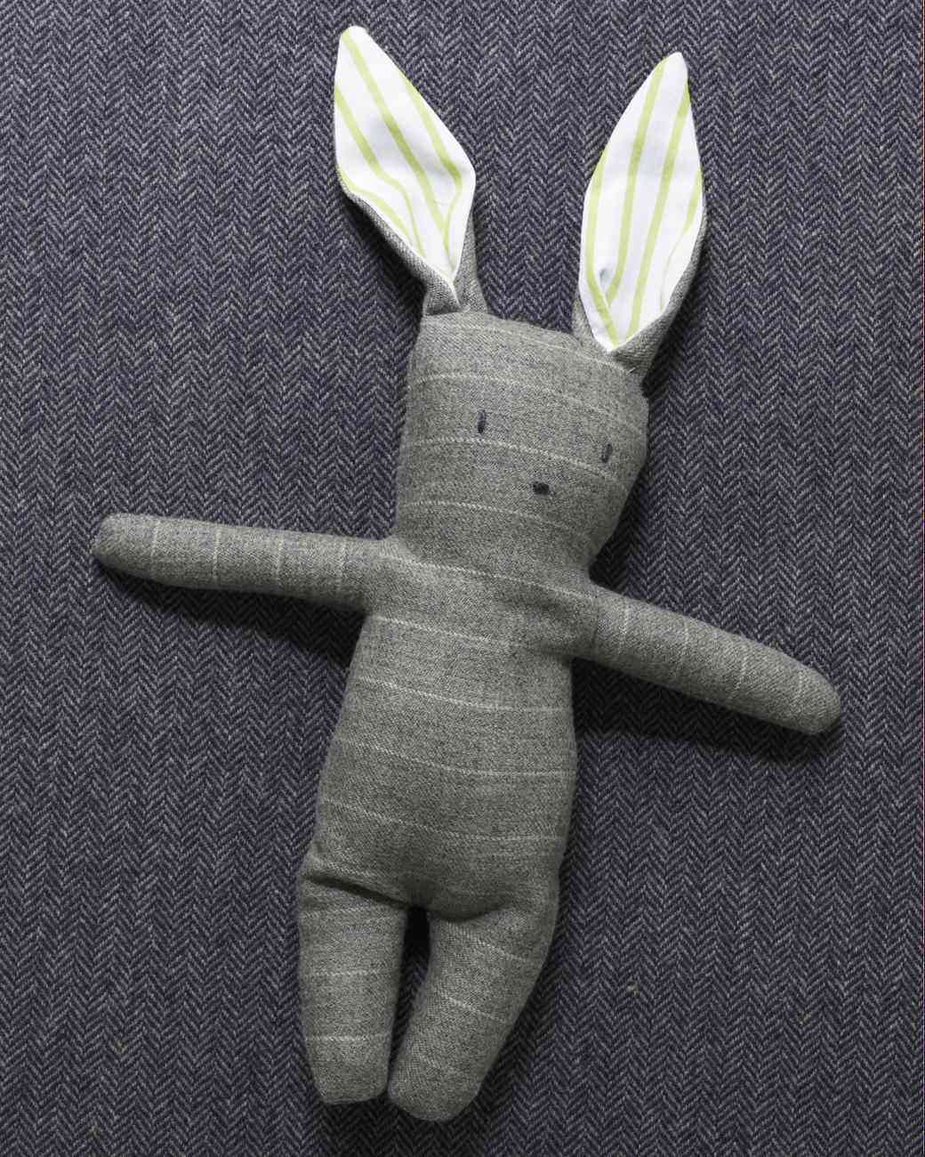 Check out these free patterns and make your own bunny this year for your ea...