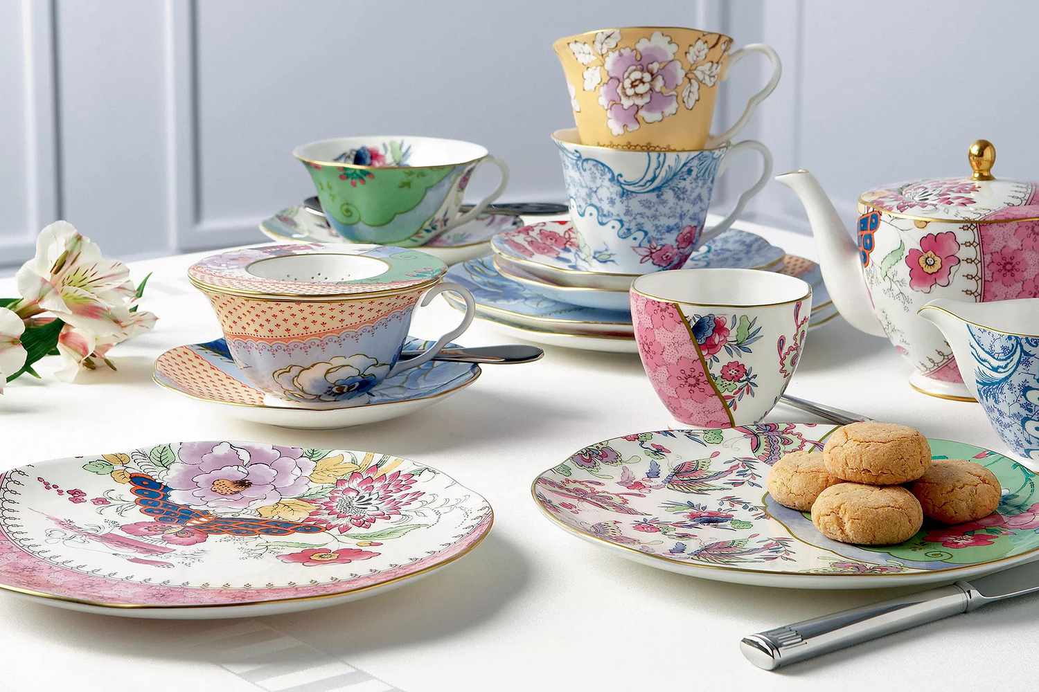 MINIATURE Collectible PEONIES Porcelain Tea Set Teapot Sugar Bowl Creamer 2 cups 