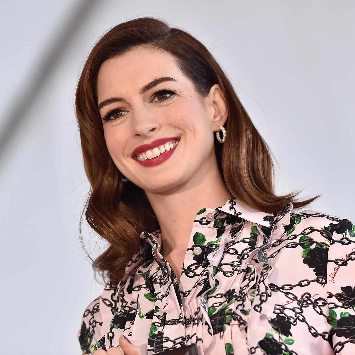 Anne Hathaway Announced She's Pregnant with Her Second ...
